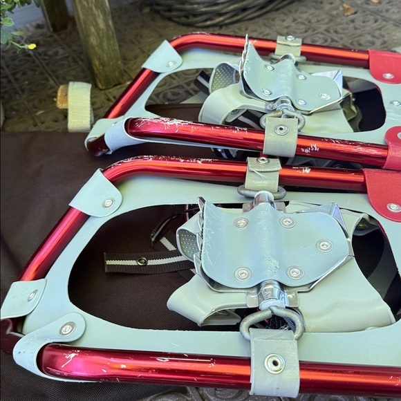 Powderidge Red and Gray Snowshoes - Picture 4 of 9